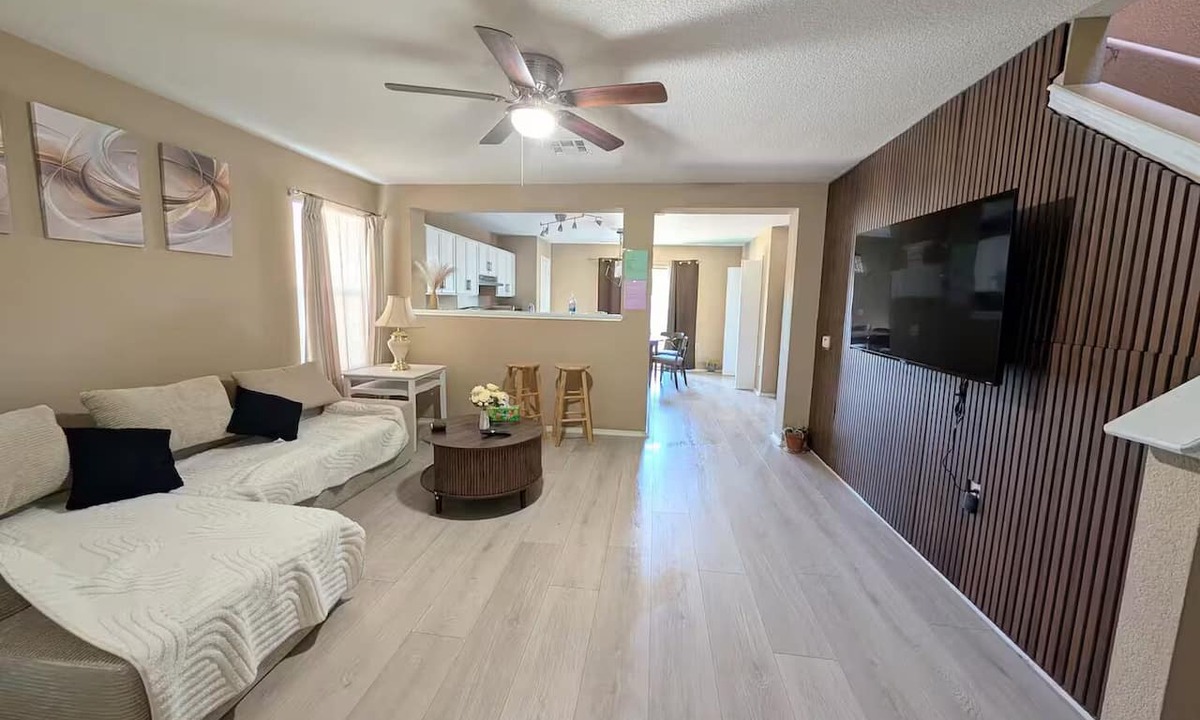 McKinney House | Lux Mins To Tesla St Davids Medical Long Center