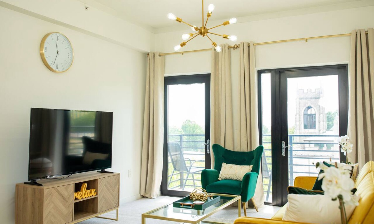 Fourth Ward Condo | Luxe High Rise Uptown Condo |Free Wi-Fi | Secure Building | Free Parking