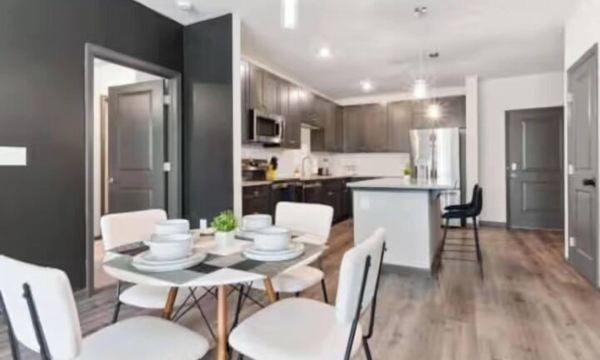 North Raleigh Apartment | Luxe King 2BR Suite in North Raleigh