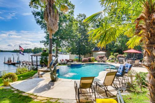 Chapin Apartment | Luxe Lakefront Apartment w/Shared Pool & Dock!