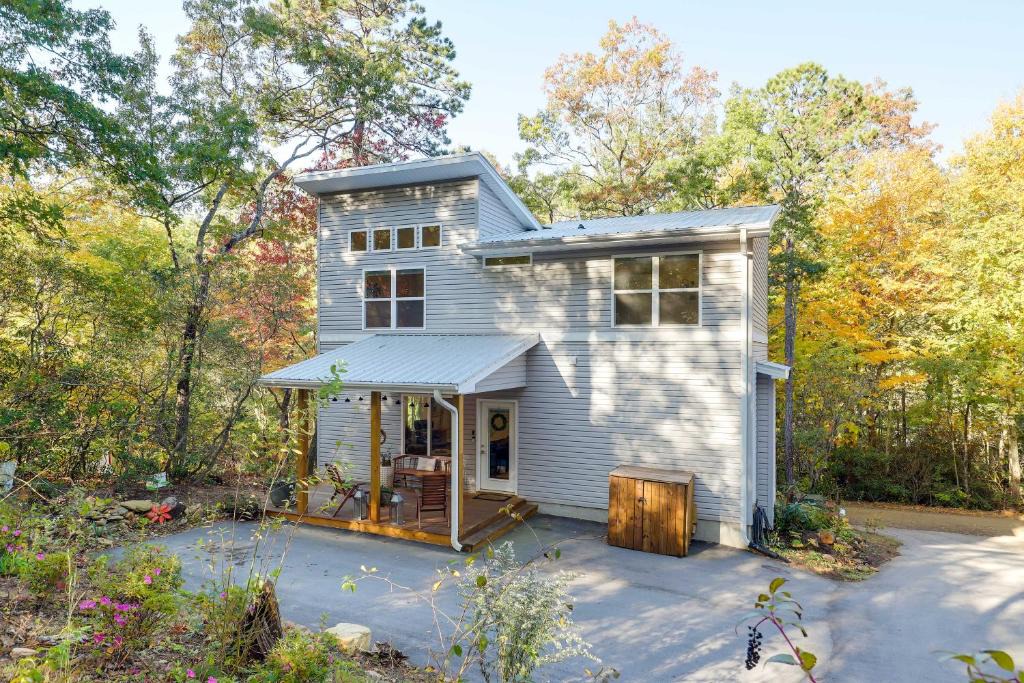 Ridgecrest House | Luxe Mountain Home Near Ridgecrest & Asheville!