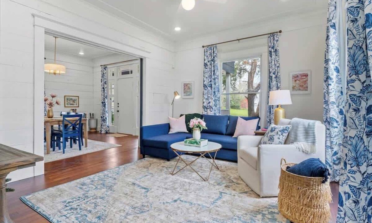 Waco House | Luxurious & Classic Southern Style, Sleeps 10
