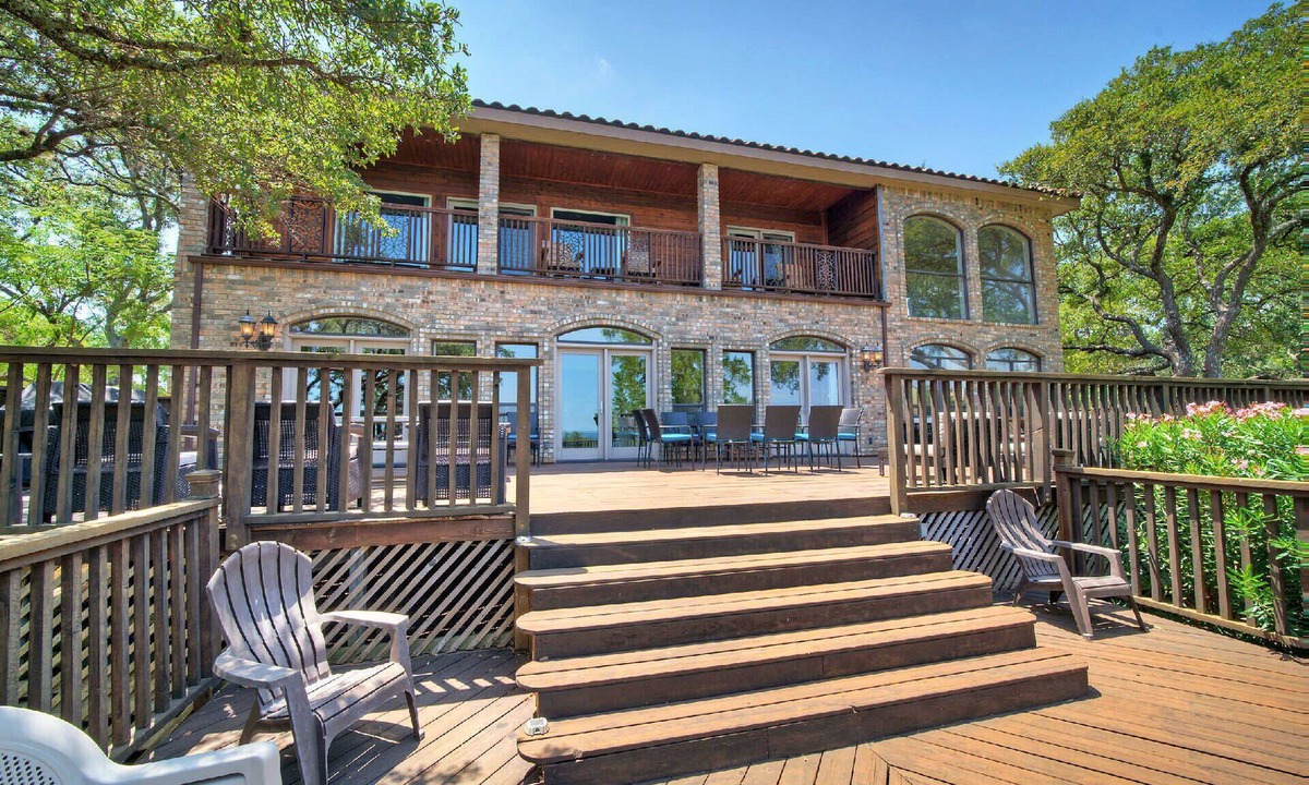 Buchanan Dam House | Luxurious Lakefront Estate: Spectacular Views and 600-ft Private Jetty & Boat Ramp