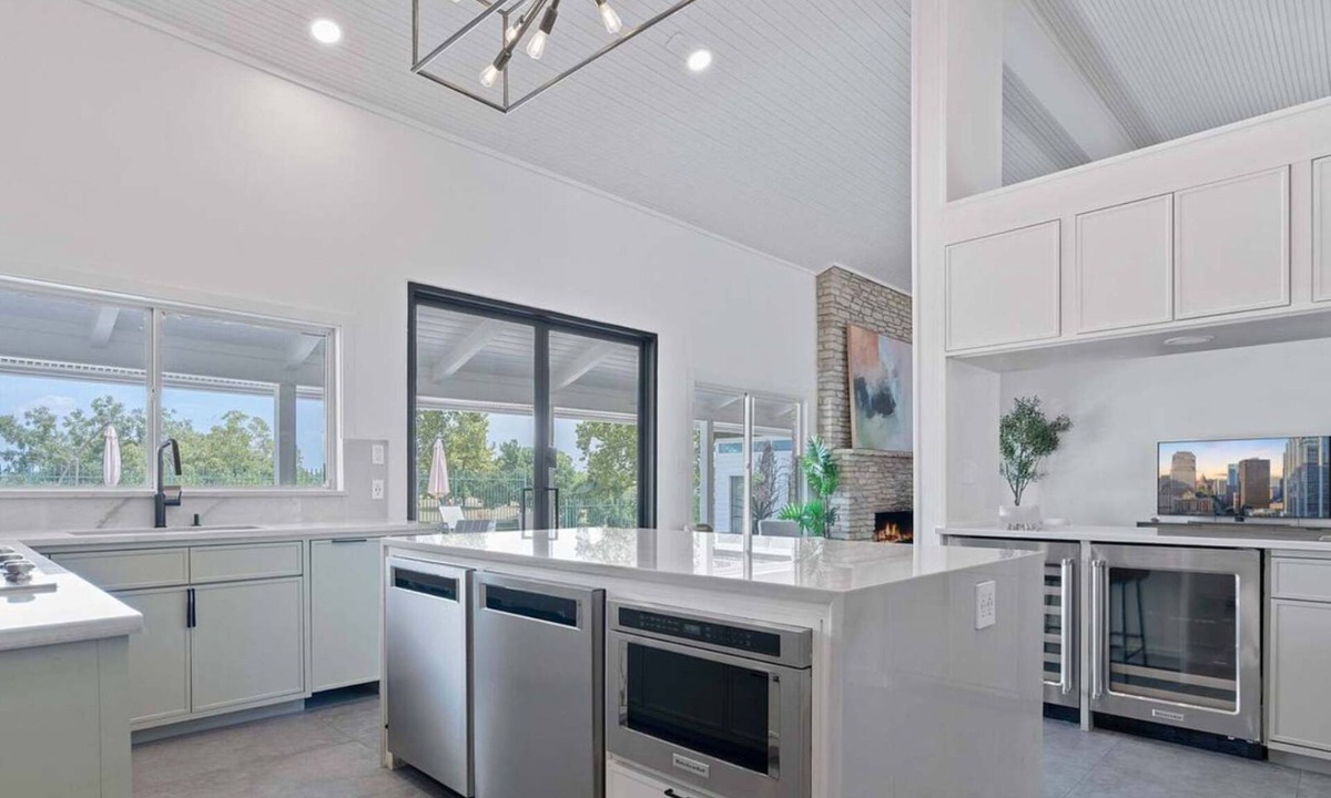 Pleasant Valley House | Luxurious Modern Retreat With Private Pool Patio