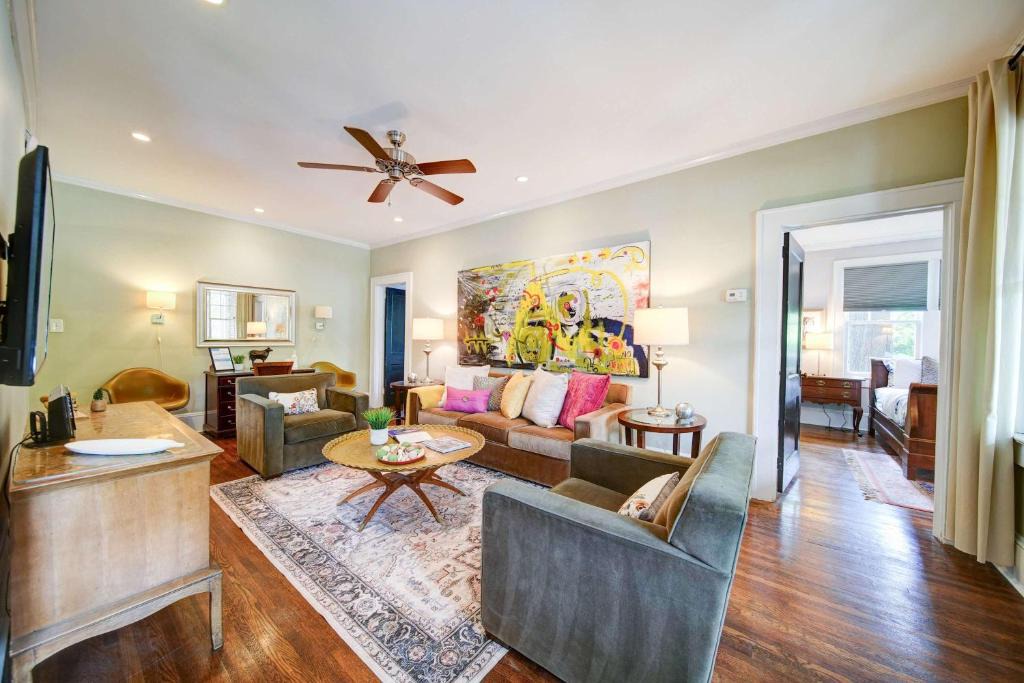 Cherry House | Luxurious Myers Park Living with Screened Porch