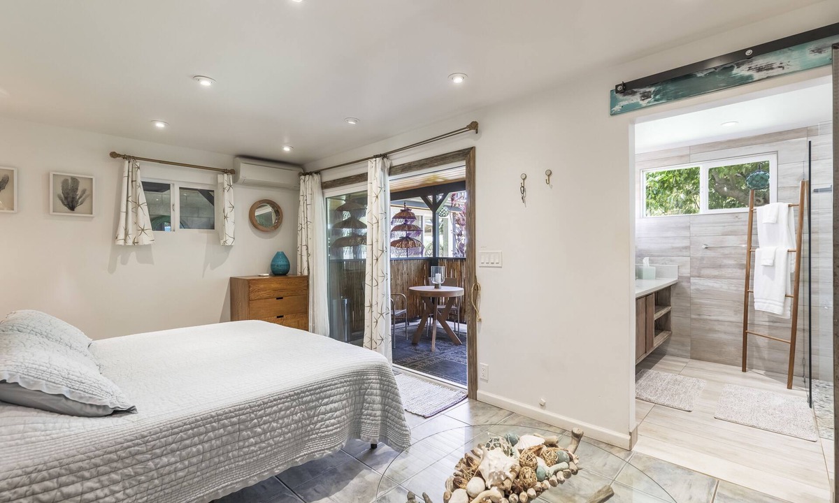 Paia Apartment | Luxurious ocean inspired studio in Paia short walk to Maui's coolest beach town