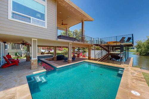 Granite Shoals House | Luxurious Retreat on Lake LBJ: Pool, Hot Tub, Dock