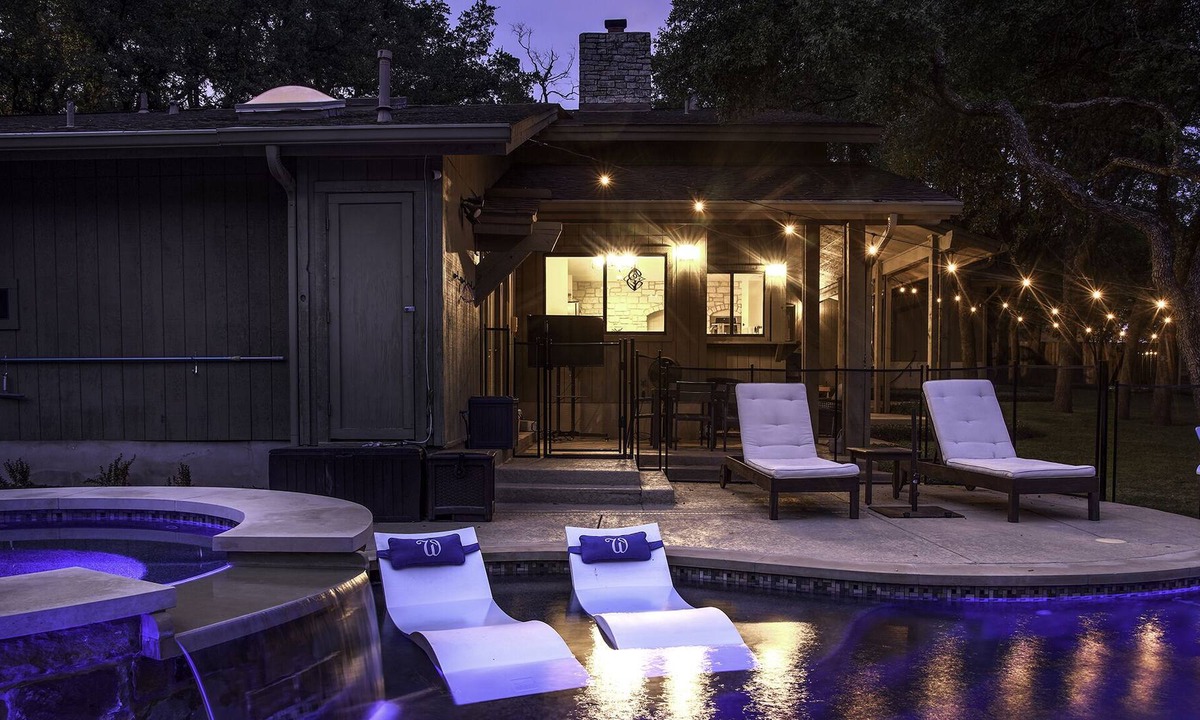 Northwest Hills Northwest Oaks House | Luxurious Villa w/ King Bed+ Hot tub+ Pool!