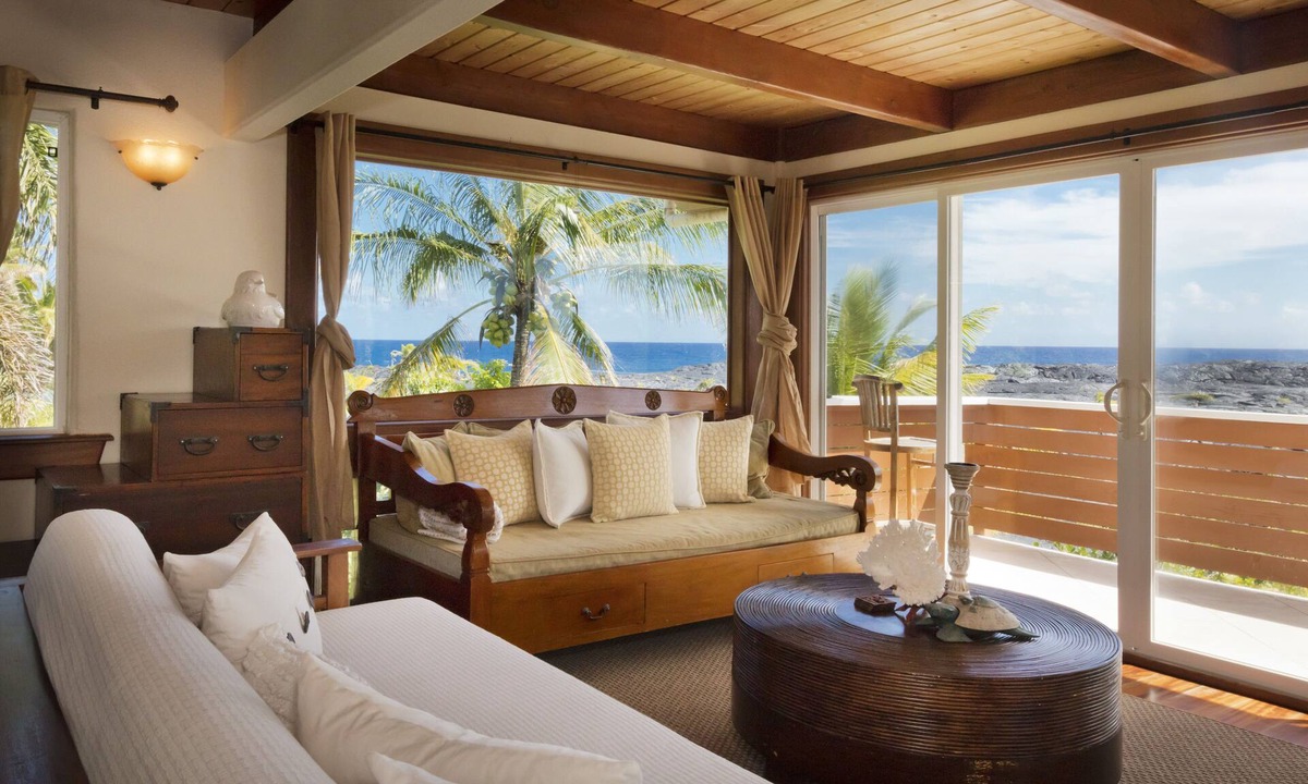 Kaimu House | Luxuriously Appointed Bali Temple Has 160 Degree Ocean Views!