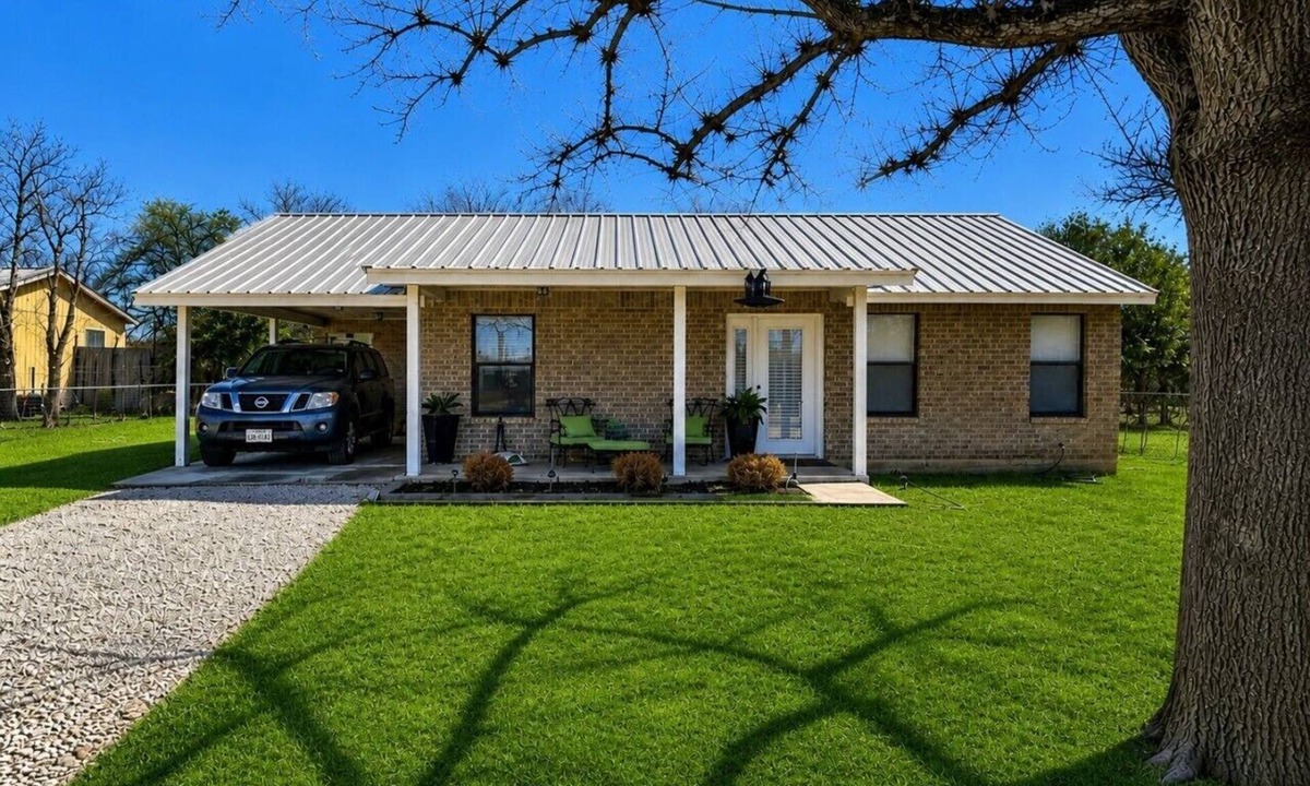 Medina Apartment | Luxury 2BR Texas House | Hot Tub & 2 Acres Privacy