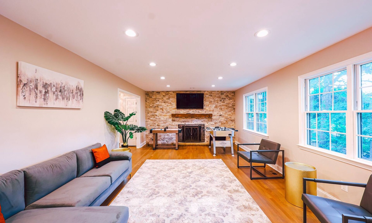 Annandale House | Luxury 4-6 Bedroom House with Movie Theater