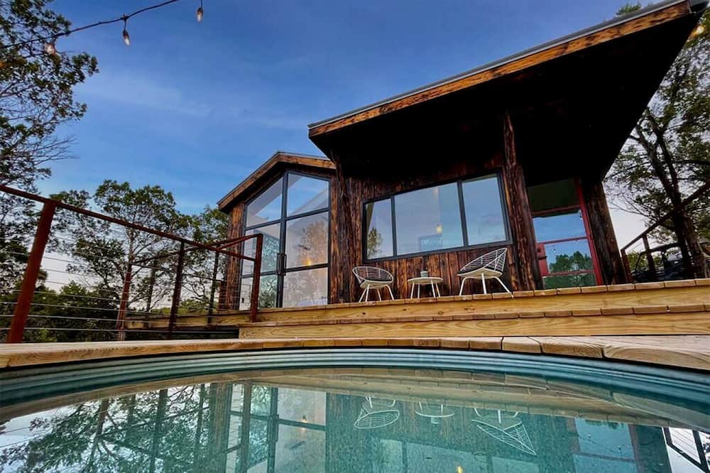 Oatmeal Cabin | Luxury Cabin Rentals in Texas, Perfect for Glamping near Austin