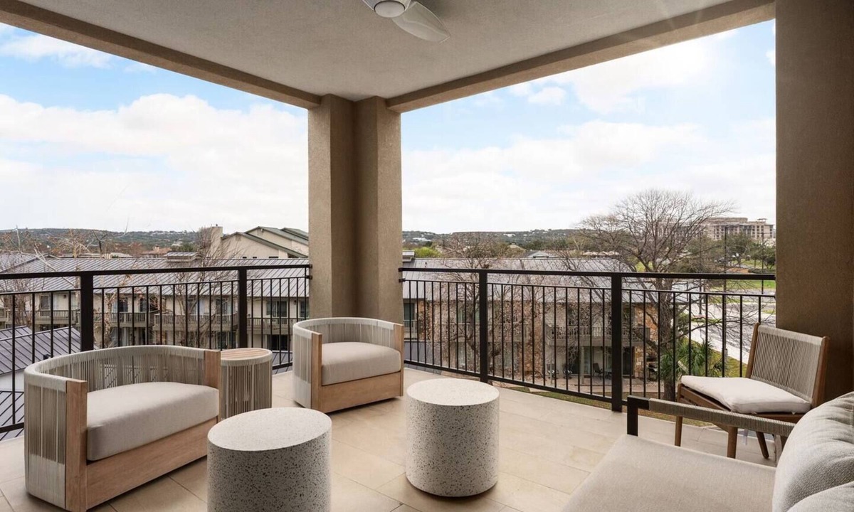 Horseshoe Bay Condo | Luxury King Suite | Large Balcony | Pool + Hot Tub