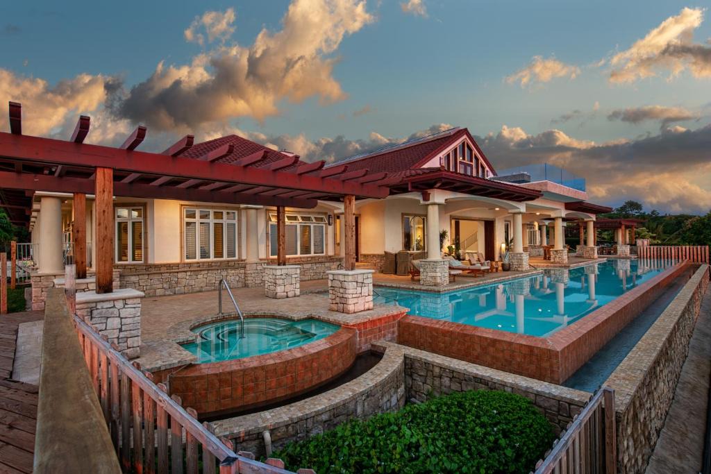 Kailua-Kona Villa | Luxury Kona Mansion - Infinity Pool & Epic Views