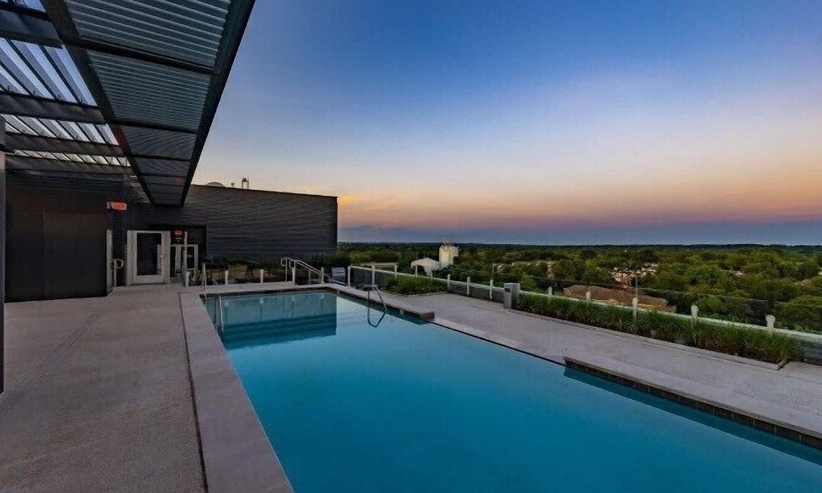 McLean Apartment | Luxury Living | Tysons Corner | Prime Location