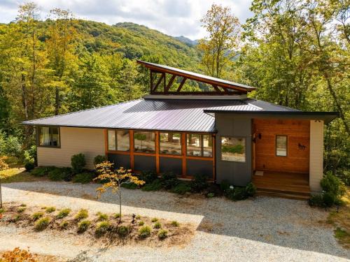 Banner Elk Villa | Luxury Mtn Home, Grandfather Mtn Views, Hot tub, Sauna