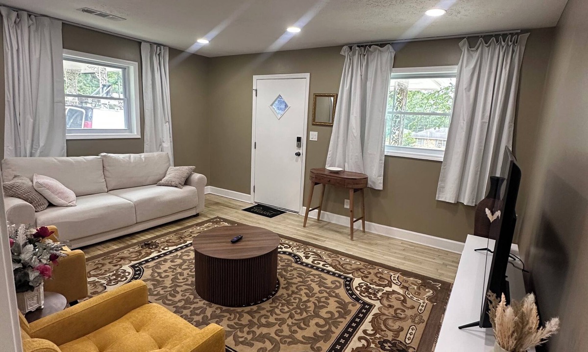 Buford Highway House | Luxury Newly Renovated 2BR/1BA Retreat