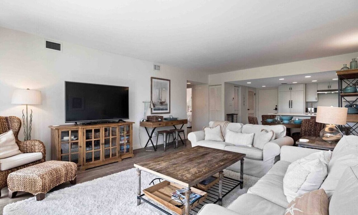 Harbour Town Condo | Luxury Penthouse in the Heart of Harbour Town
