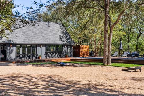 Manor House | Luxury Retreat Hot Tub Fire Pit Pool GameRoom