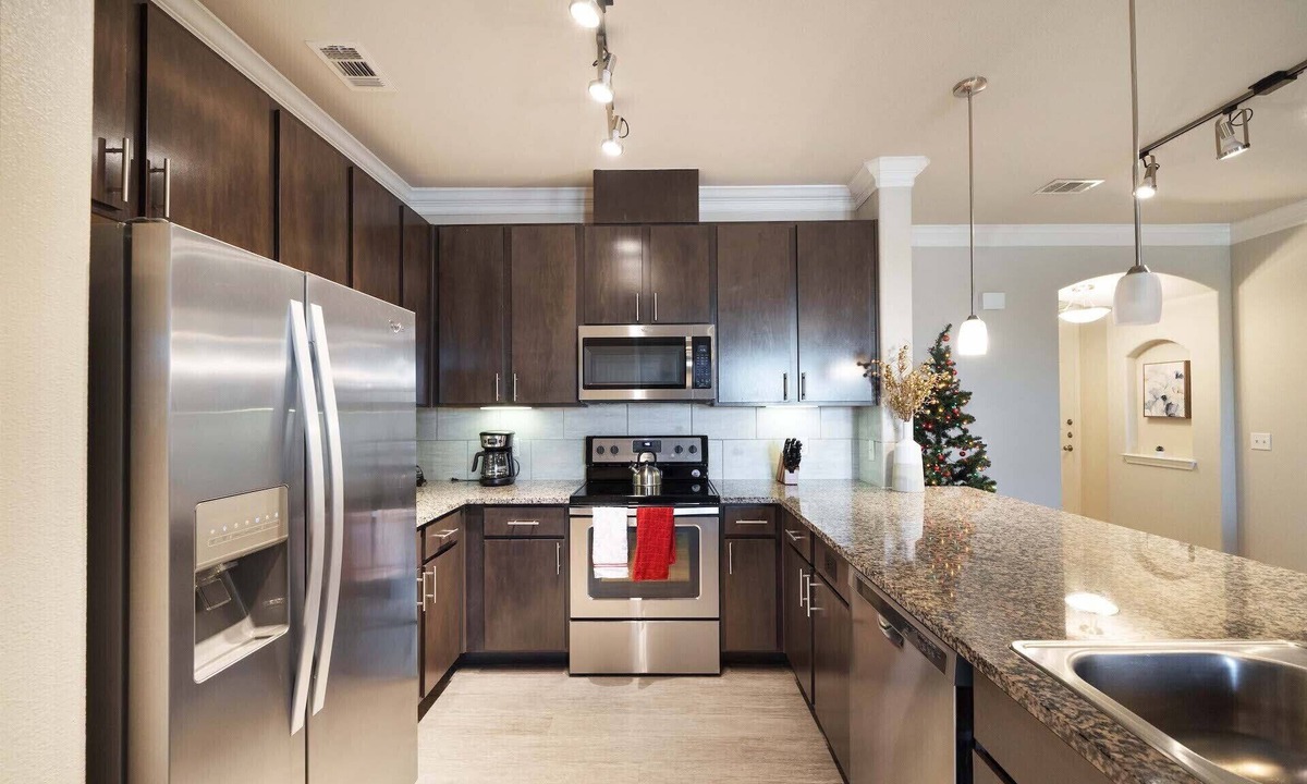 McNeil Apartment | Luxury Townhome + Pool | North Austin | Evonify 4750