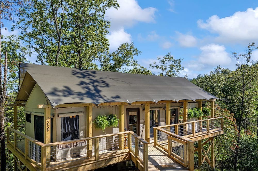 Zirconia Cabin | Luxury Tree Tent with Soaking Tub & Pizza Oven Near Waterfalls, Zirconia, North Carolina