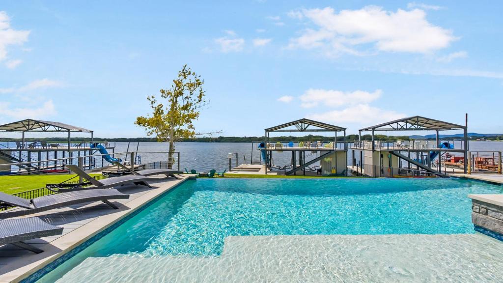 Kingsland House | Luxury Waterfront Pool Hot Tub Boat Slips