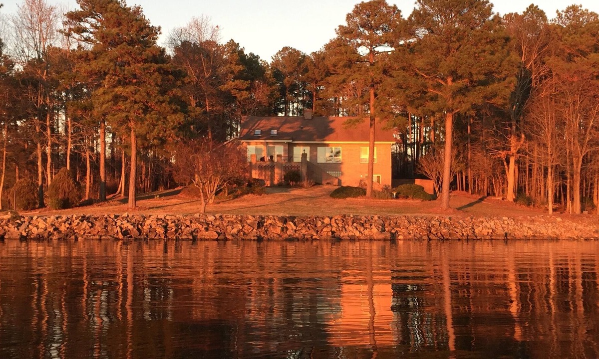 Henrico House | Main Lake View On Private Large Point (With Private Cove). Amazing Sunset!