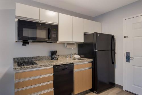 Southwest Raleigh Hotel | MainStay Suites Raleigh - Cary