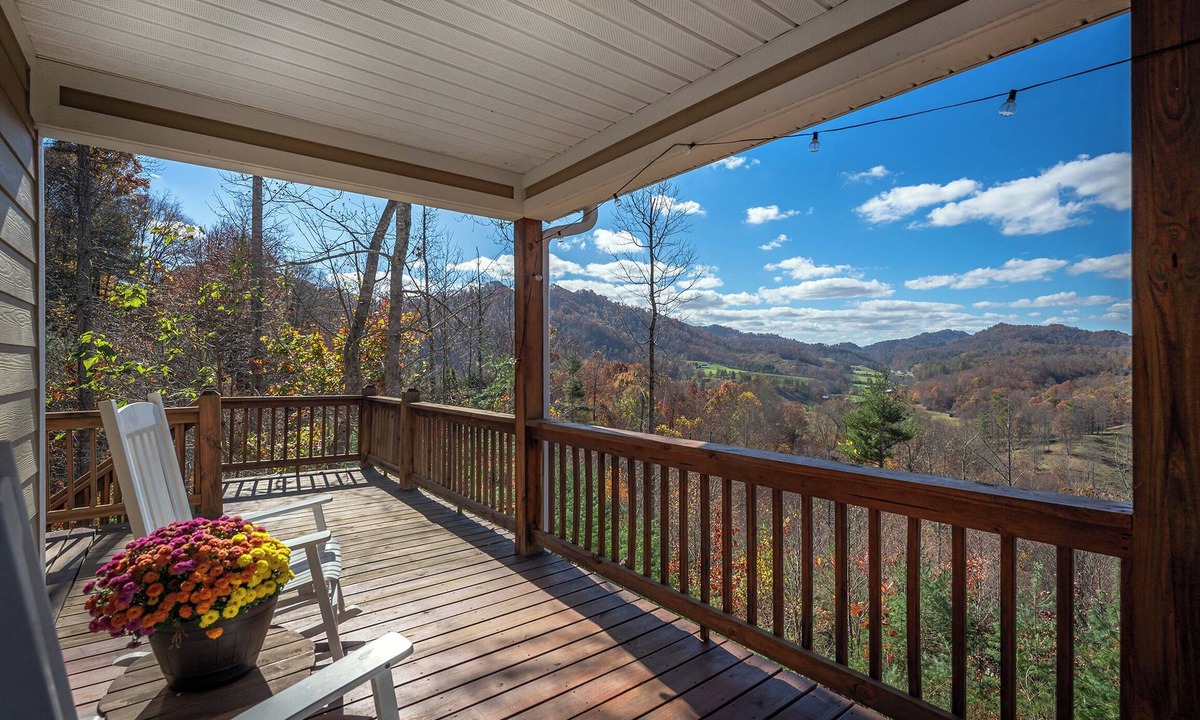 Burnsville Cabin | Majestic Mtn & Valley Views, Hot Tub+Fire Pit, Fireplace, Grill, 30 mins to AVL!