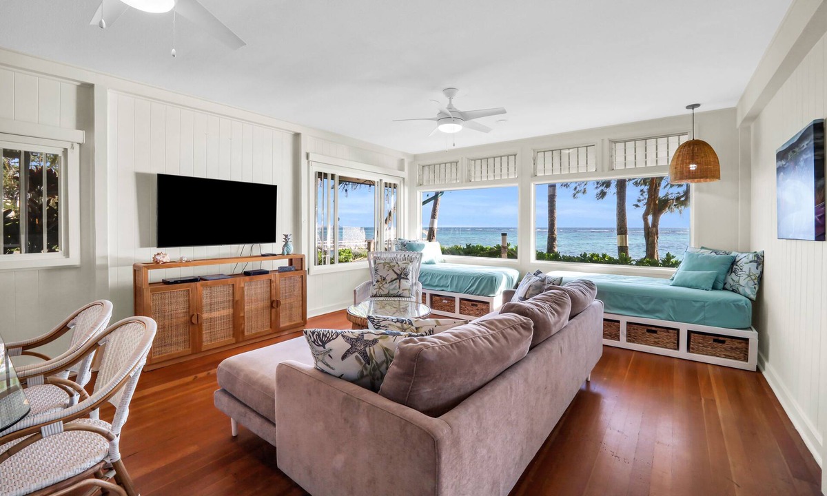 Waimanalo Beach House | Makapu’u Hale, Literally oceanfront! VIEWS! A/C, 2 bedroom/2 bath