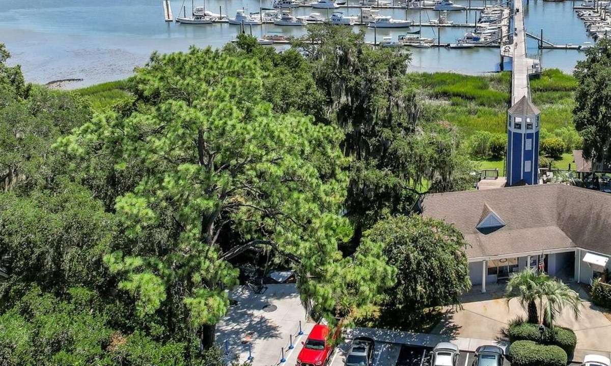 Port Royal Landing House | "Mariners Court" Close to USMC Boot Camp Grad!