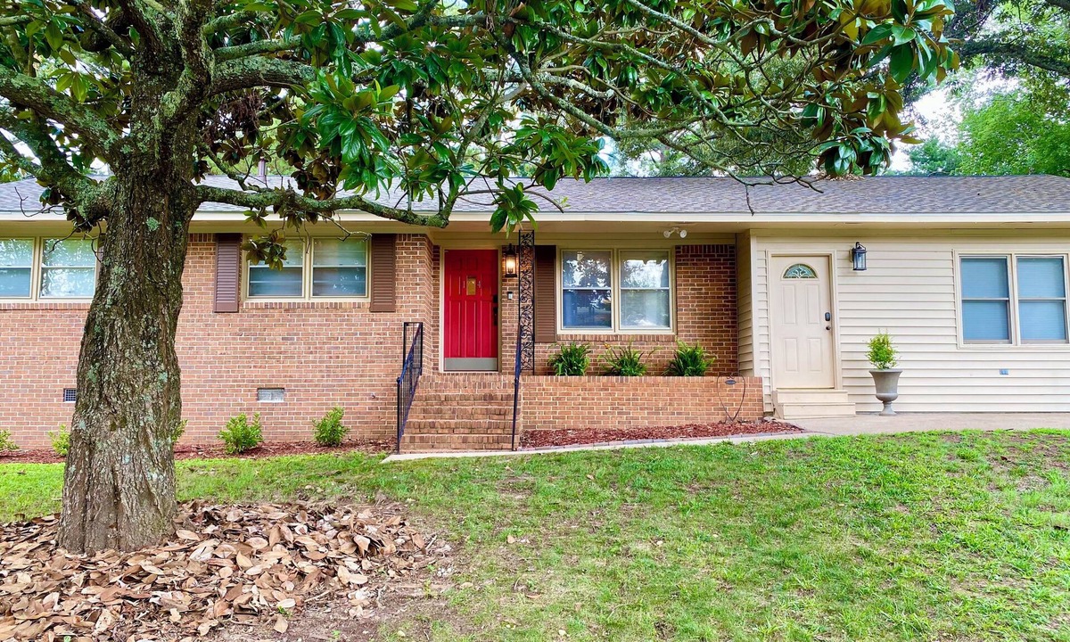 Inman House | McCullough Park Charming 3-bedroom in fantastic Stockbridge