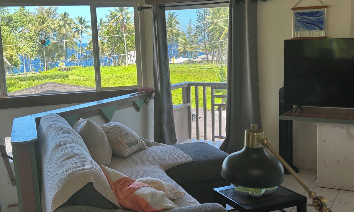 Kapoho Apartment | Mediteranean style SUITE/LOFT big private Sundeck nice Ocean View (Cliff)