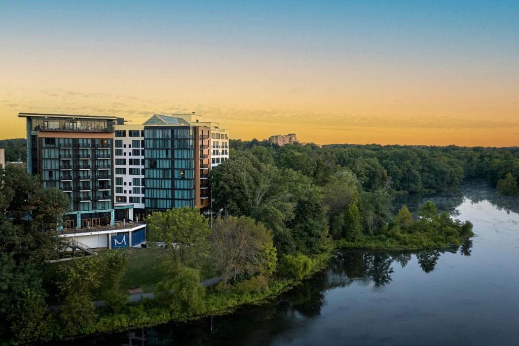 Town Center Hotel | Merriweather Lakehouse Hotel, Autograph Collection