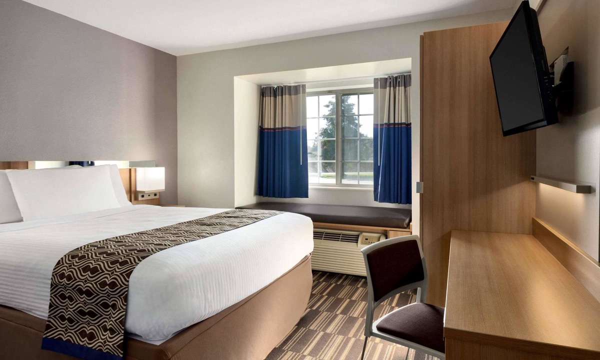 Broadmoor Hotel | Microtel Inn & Suites by Wyndham Baton Rouge