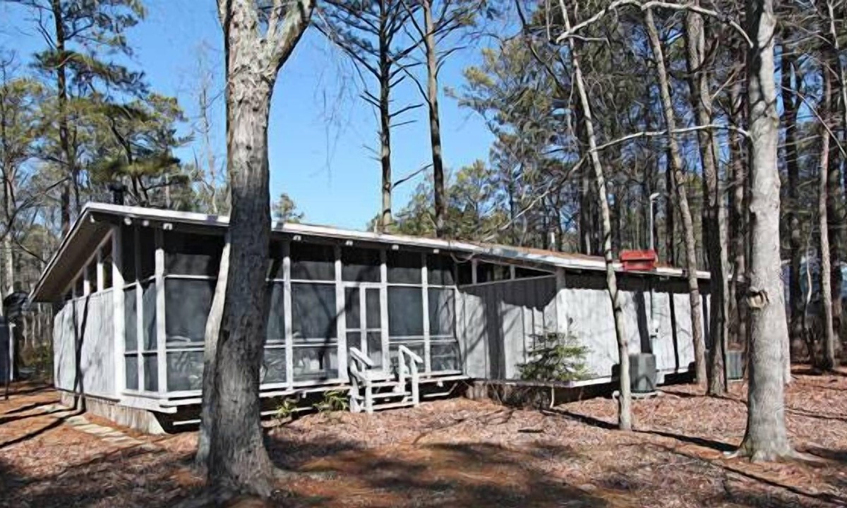 Bethany Beach House | Middlesex Beach house w/outside shower, grill & community private beach