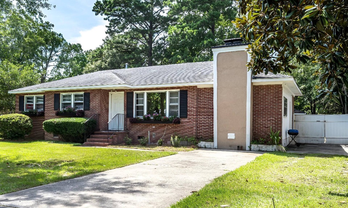 North Charleston House | Midland Delight: Pool + Arcade Game Room!