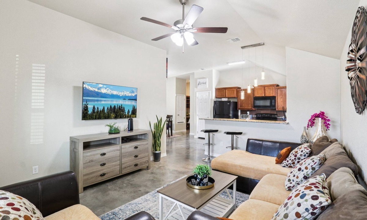 Copperas Cove House | Military PCS friendly,10 mins to Fort Cavazos,fenced yard, Garage, Pet friendly