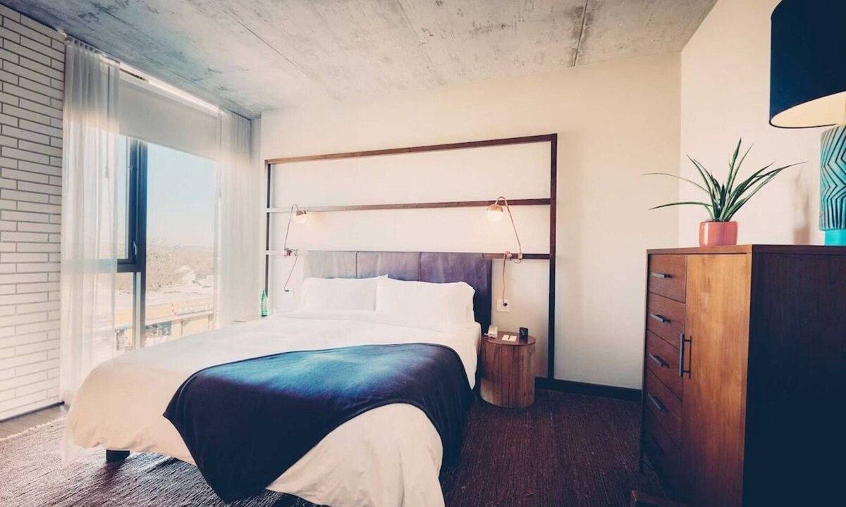 South River City Hotel | Milton Suite with Patio in Austin’s South Congress