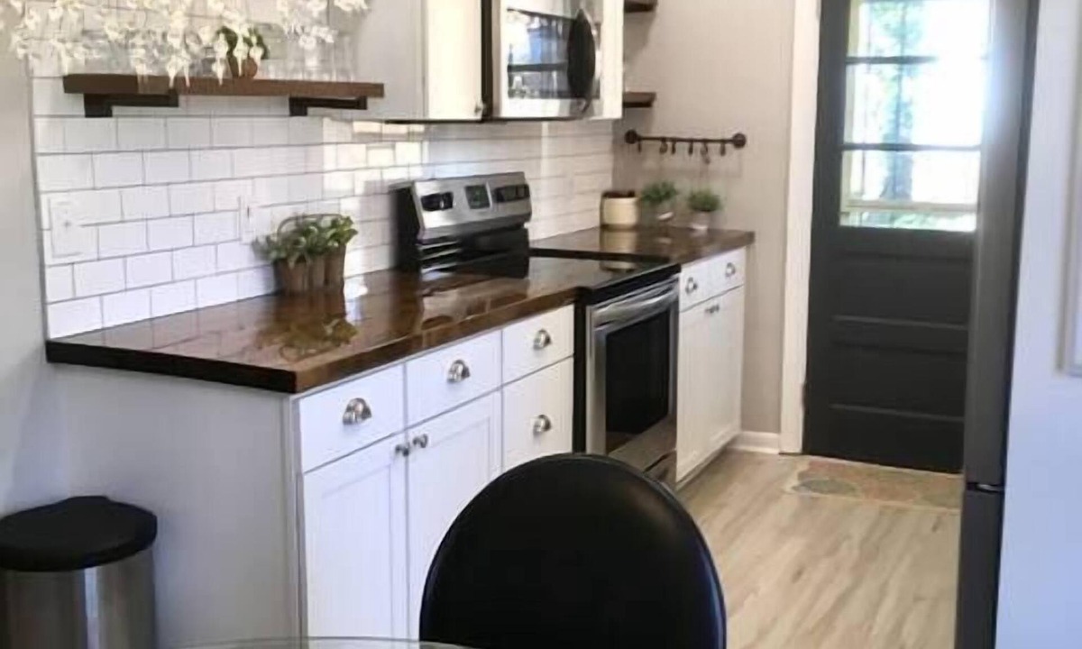 Hickory House | Mimzy’s Garden Retreat | Peaceful & Private