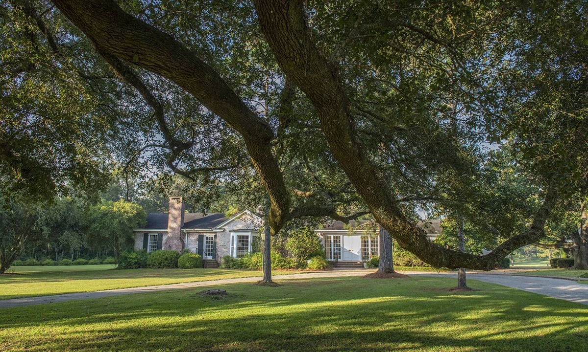 Fowlstown House | Mistletoe Retreat: Large estate on FL-GA line. 6-8 BRs sleeps 16. n