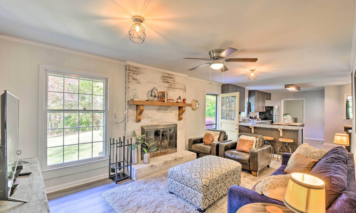 Oakwood Cottage | Mod 'stable House' on 10 Acres, Walk to Lake!