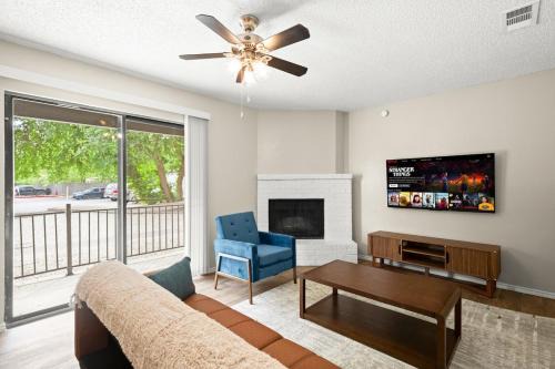 Round Rock Apartment | Modern 1BR Getaway With King Bed, Pool, Free Parking and Near Austin
