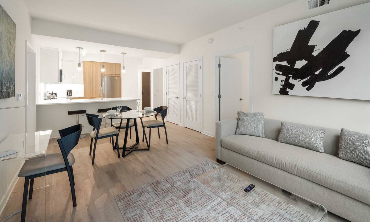 NoMa Hotel | Modern 2BR Haven Near the Metro | Seamless Keyless Entry