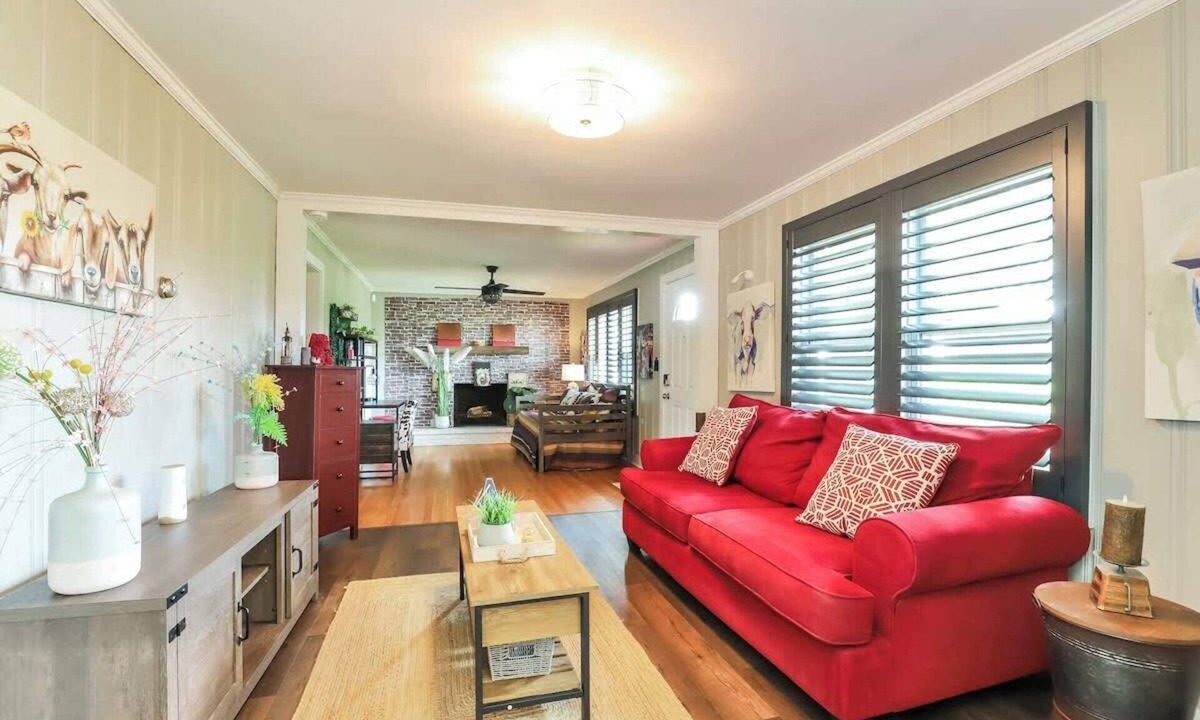 Wallburg House | Modern 2BR near WFU Steps to LJVM Coliseum Family-Friendly & Fast WiFi
