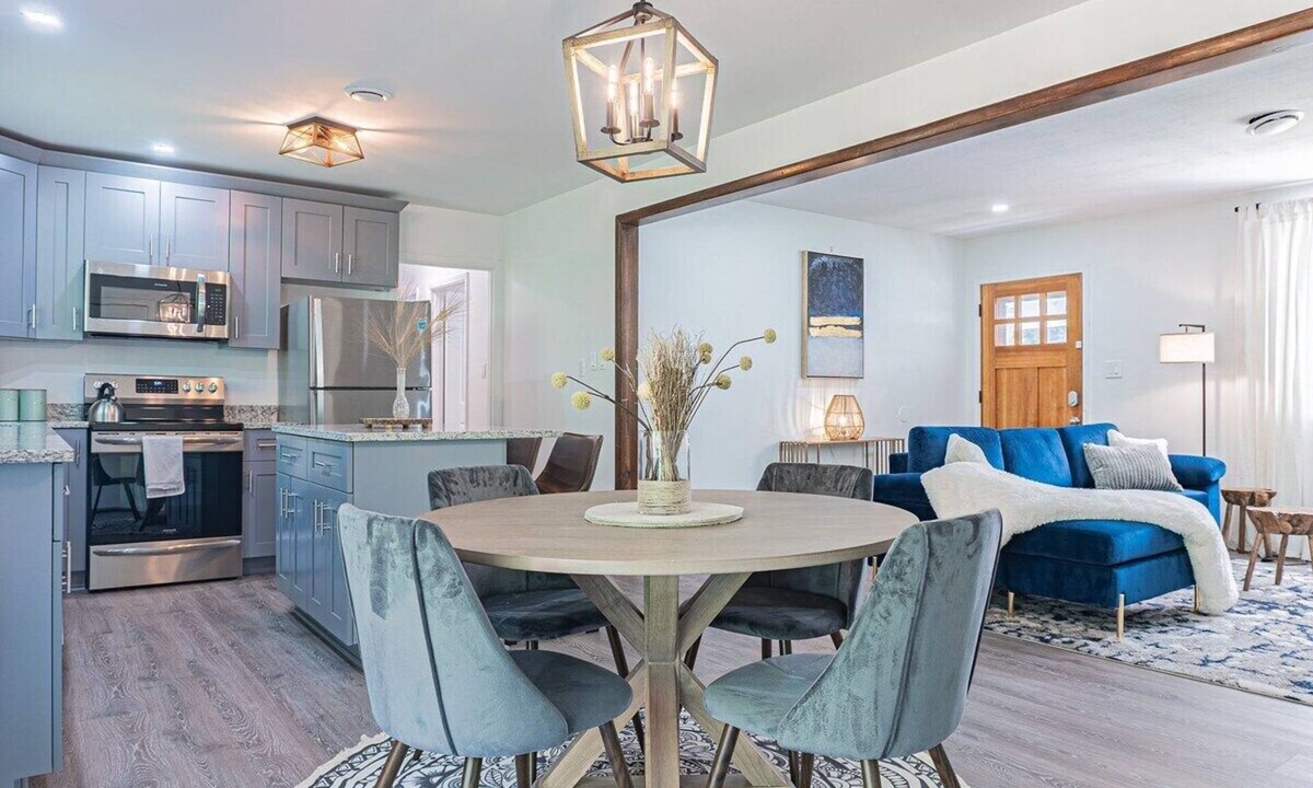 Snellville House | Modern 3BR Family Home, Fenced Yard, Pets Friendly + 15 min to Stone Mountain