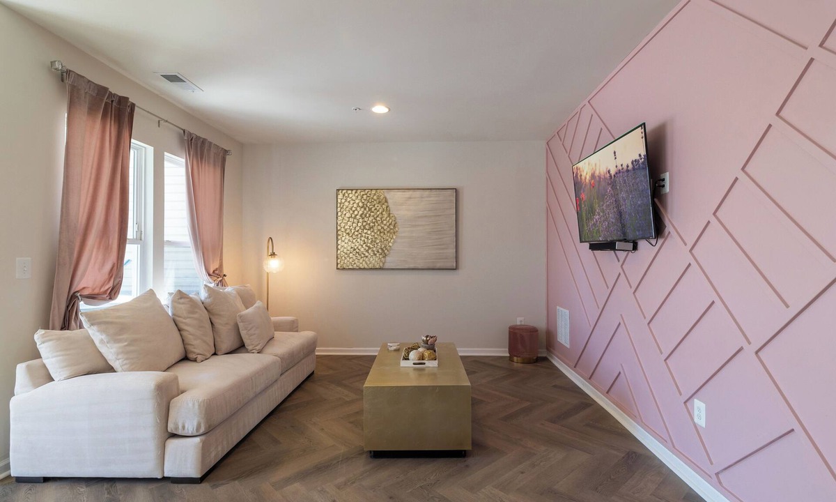 Hanover House | Modern 4-Story Townhome/Great Location