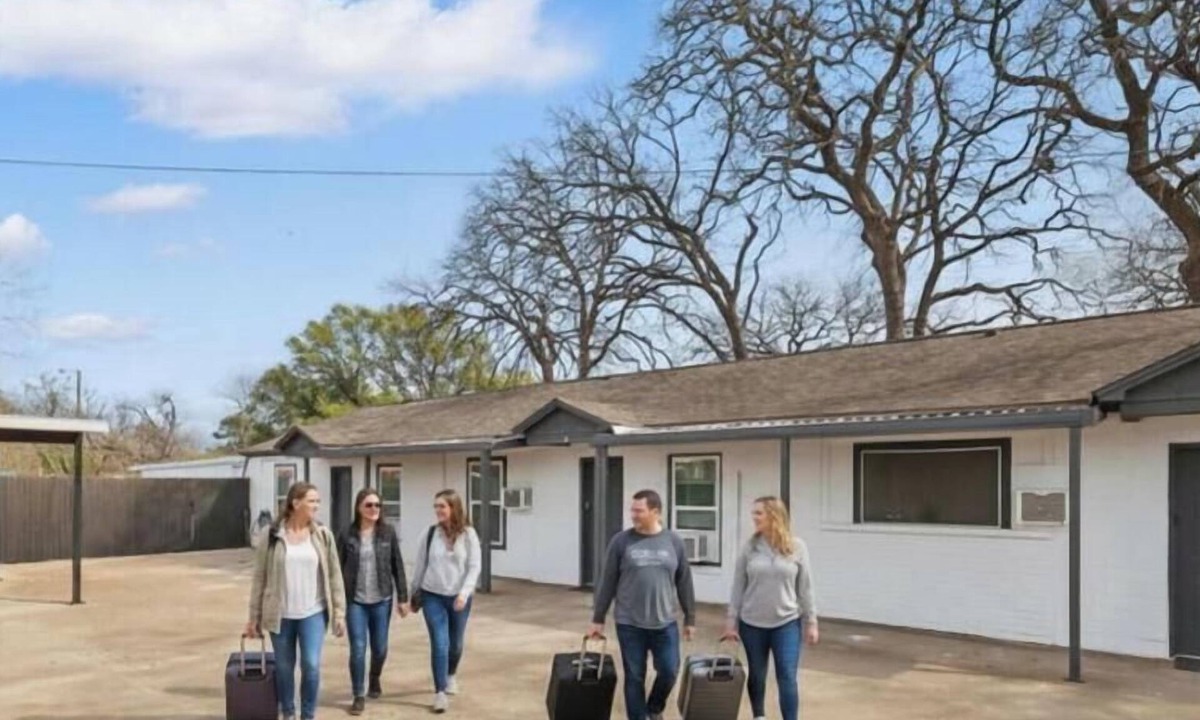 Haltom City Apartment | Modern 4BR 2BA Home with Hot Tub-Grill & Huge Yard
