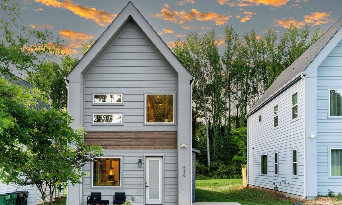 Sugar Creek House | Modern 4BR Getaway - Two Suites + Prime Comfort