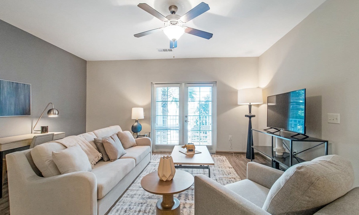 Charleston Apartment | Modern Apartment in Prime Location (ID6812X49)